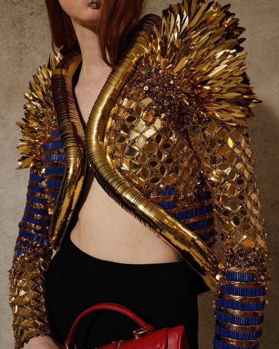 Большая подборка с впечатляющей коллекцией от Balmain 2023 года