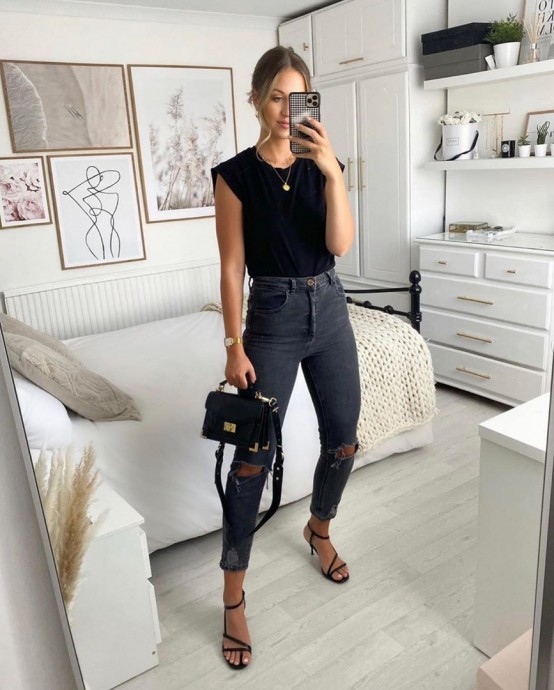 Рваные черные джинсы — отличные сочетания