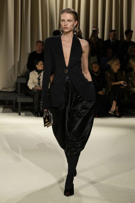 Коллекция Schiaparelli Fall 2024 Ready-to-Wear