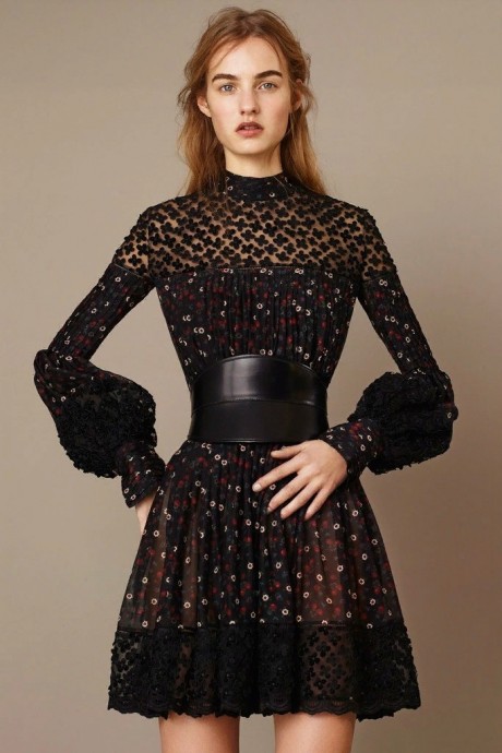 Модели коллекции Alexander McQueen