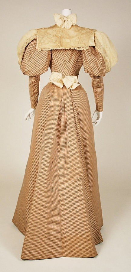 Платье из шёлка и кружева. House of Worth, 1890 год.