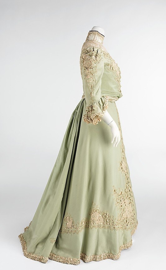 Платье для прогулок из шерсти и шёлка. США, 1903 год.