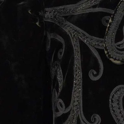 Манто из чёрного бархата с отделкой шнуром и вышивкой бисером.