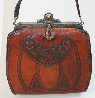 Кожаные сумочки 1910-х годов.
