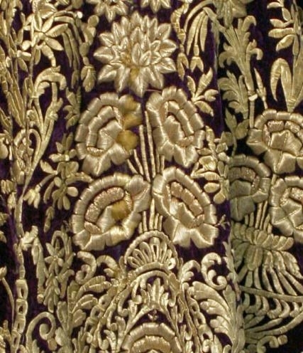 Вышивка золотными нитями на бархатной парадной турецкой одежде XIX - начала ХХ вв. 