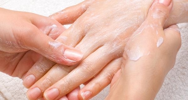 Народное средство для рук: ванночки из молочной сыворотки