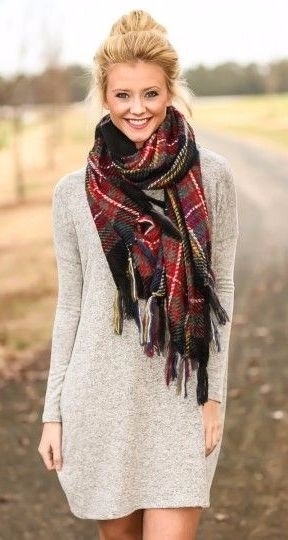 Клетчатый шарф - очень моден этой зимой