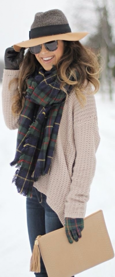 Клетчатый шарф - очень моден этой зимой