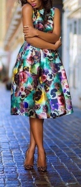 Чудесные платья с цветочным принтом.
