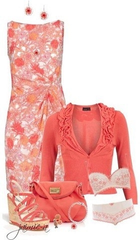 Комплекты с персиковыми элементами одежды.