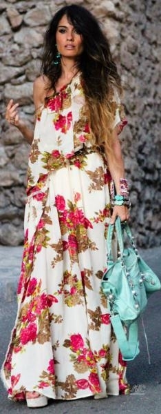 Женственные платья макси с цветочным принтом.