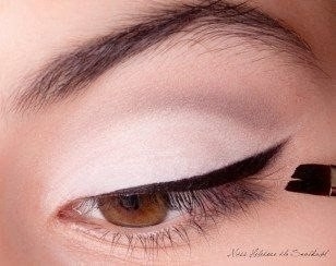 Фото-урок макияжа глаз, построенного на принципе контраста