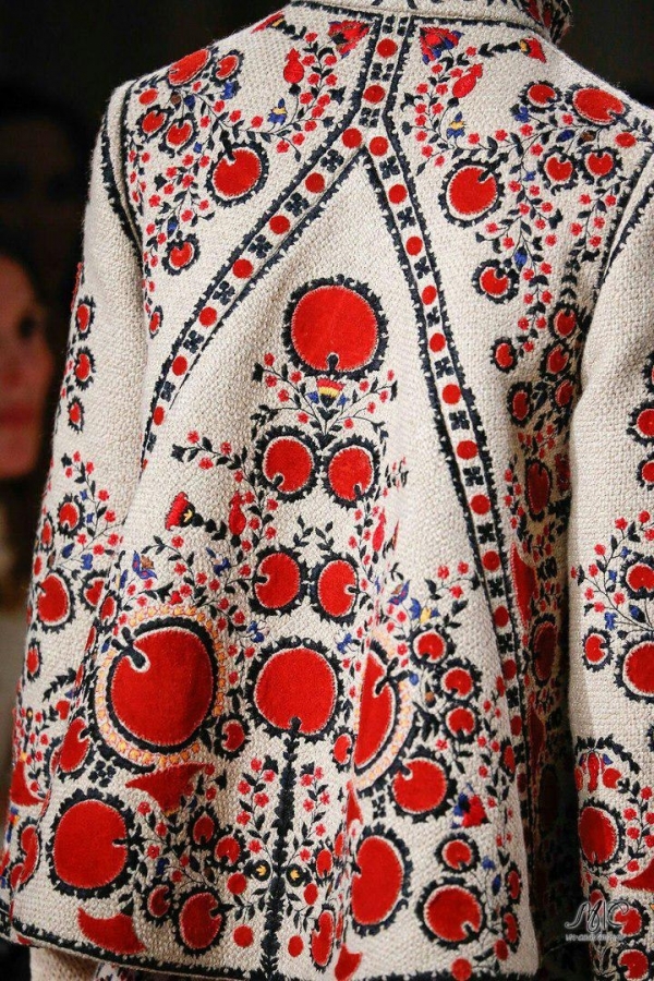 Этнические мотивы в коллекции Valentino.