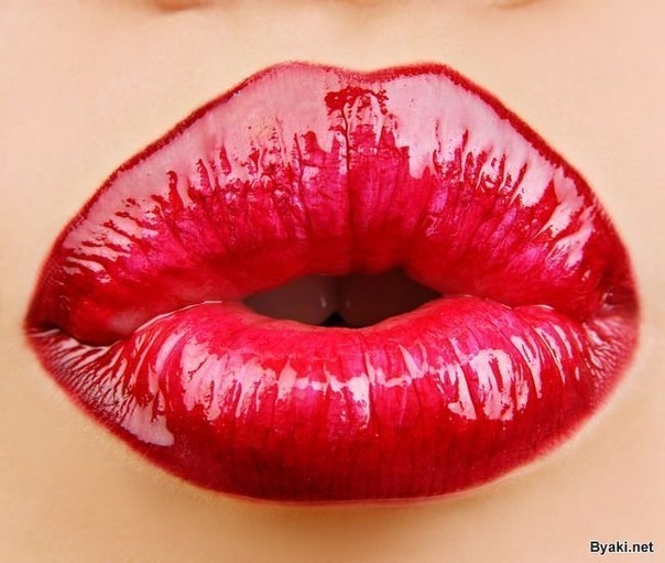 8 секретов стойкого макияжа губ