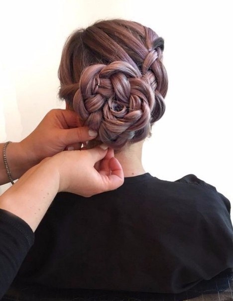 Причёска с цветком из волос