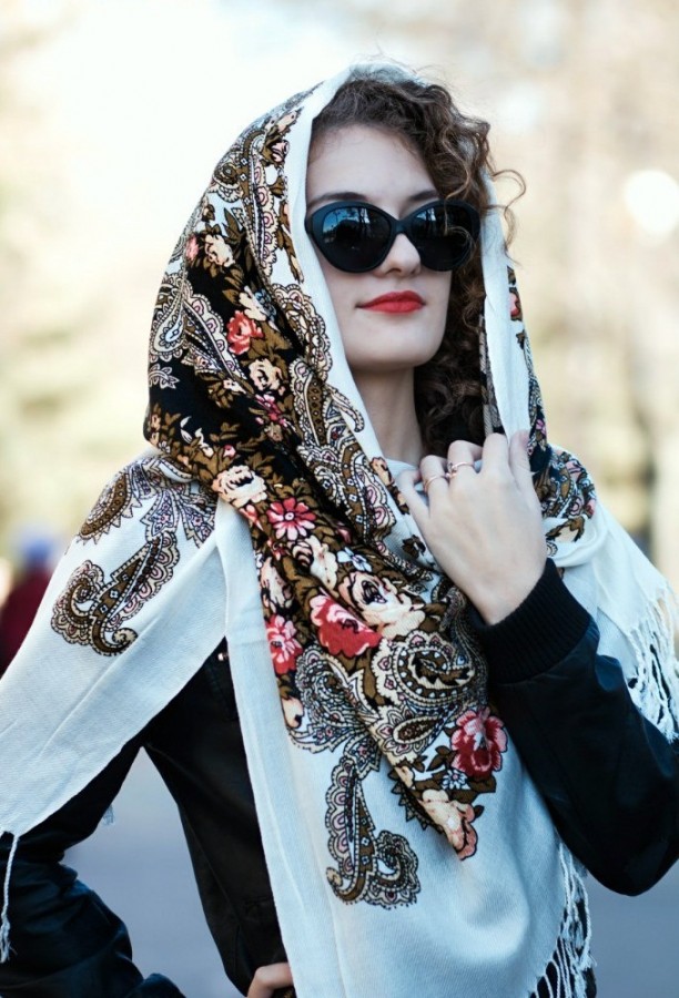 Как носить платок a la russe и выглядеть современно