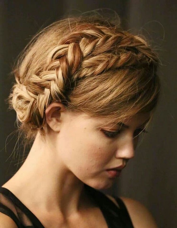 Коса-корона: 18 эффектных причесок Коса-корона: 18 эффектных причесок