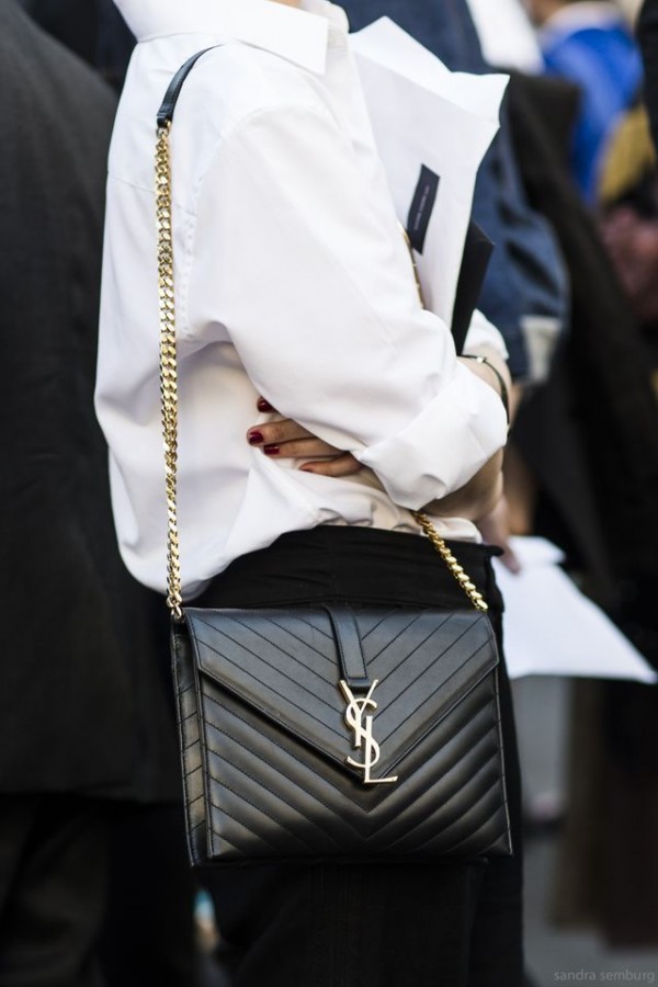 Тенденция: сумочка с логотипом снова в моде