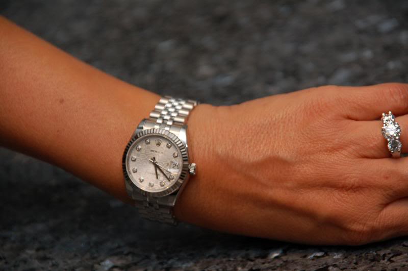 Тренд: «мужские» часы в женском образе