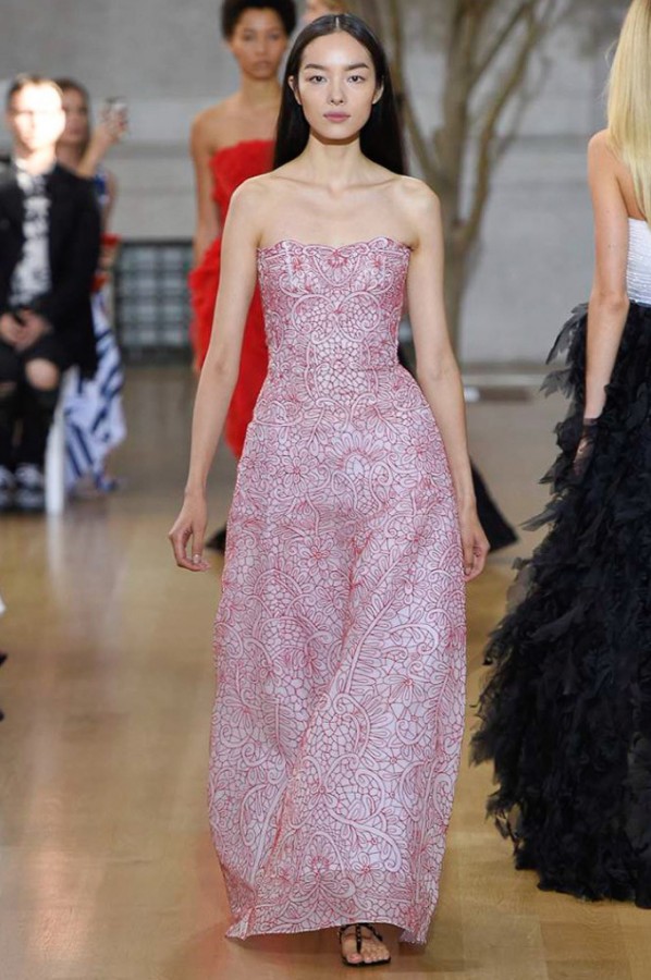 Неделя моды в Нью-Йорке: Oscar de la Renta весна-лето 2017 Неделя моды в Нью-Йорке: Oscar de la Renta весна-лето 2017