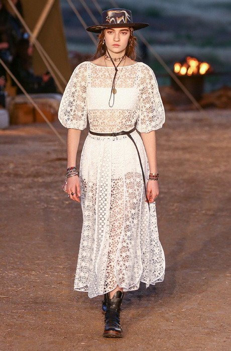 Время странствий: показ Dior Cruise 2018 Время странствий: показ Dior Cruise 2018