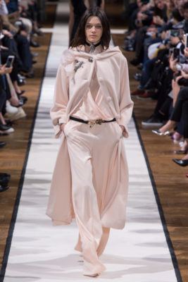 Обзор показов на Парижской неделе моды осень-зима 2017/2018 Ready-To-Wear Обзор показов на Парижской неделе моды осень-зима 2017/2018 Ready-To-Wear