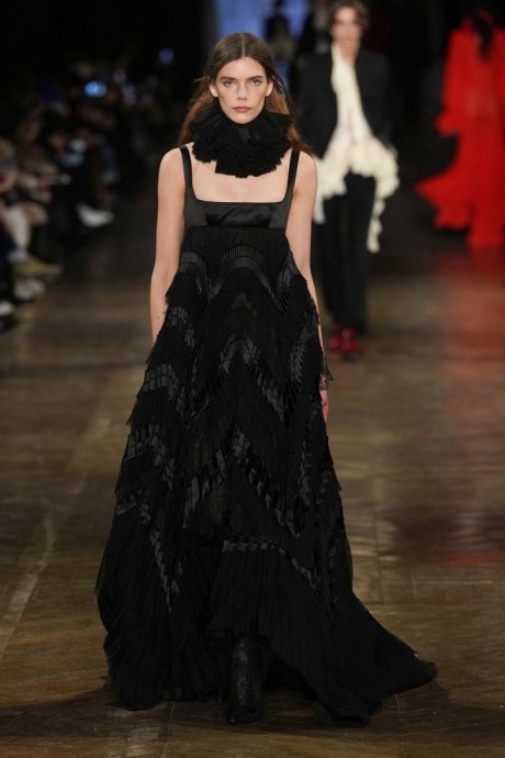 Alexander McQueen осень/зима 2025-2026