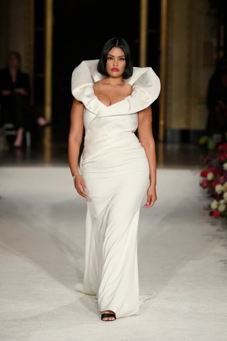 Коллекция Christian Siriano Ready-To-Wear Осень-Зима 2023 Коллекция Christian Siriano Ready-To-Wear Осень-Зима 2023