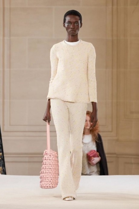 Коллекция Giambattista Valli Ready-To-Wear Осень-Зима 2025-2026 Коллекция Giambattista Valli Ready-To-Wear Осень-Зима 2025-2026