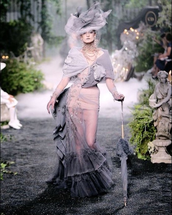 Прекрасная коллекция нарядов высокой моды от модного дома Dior