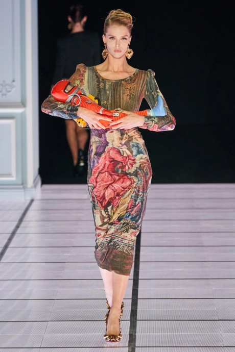 Коллекция Moschino Ready-To-Wear Осень-Зима 2022/2023 Коллекция Moschino Ready-To-Wear Осень-Зима 2022/2023