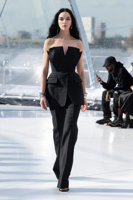 Коллекция Alexander McQueen Ready-To-Wear Весна-Лето 2023 Коллекция Alexander McQueen Ready-To-Wear Весна-Лето 2023