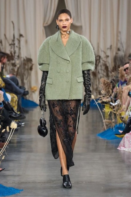 Коллекция Sarawong Ready-To-Wear Fall/Winter 2024 Milan Коллекция Sarawong Ready-To-Wear Fall/Winter 2024 Milan