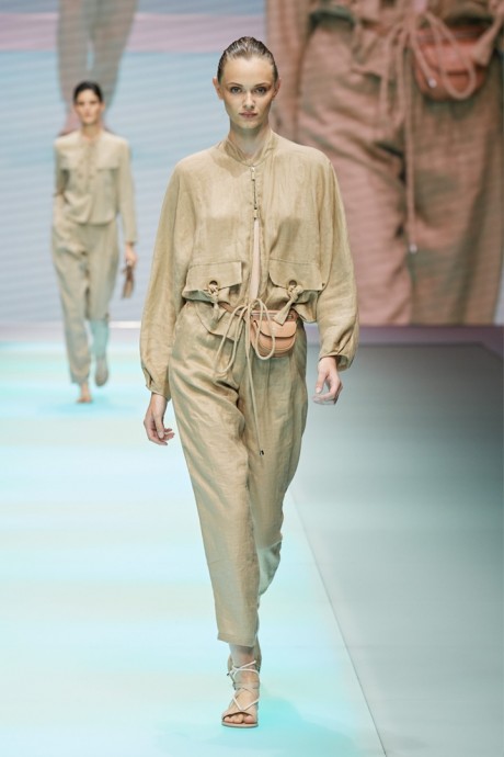 Коллекция Emporio Armani Ready-To-Wear Весна-Лето 2022 Коллекция Emporio Armani Ready-To-Wear Весна-Лето 2022
