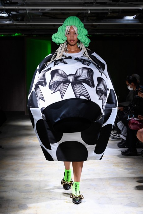 Коллекция Comme des Garçons Ready-To-Wear Весна-Лето 2022 Коллекция Comme des Garçons Ready-To-Wear Весна-Лето 2022