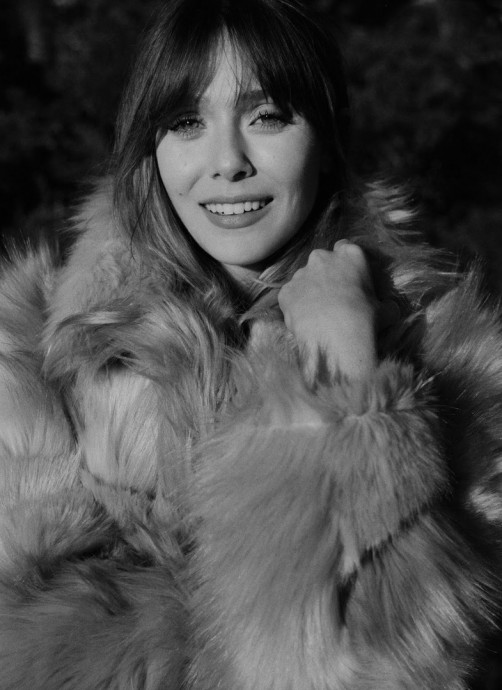 Элизабет Олсен (Elizabeth Olsen) в фотосессии для журнала Elle US Элизабет Олсен (Elizabeth Olsen) в фотосессии для журнала Elle US