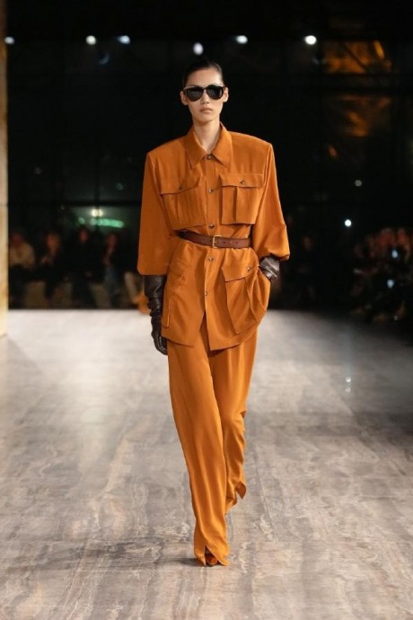 Коллекция Saint Laurent Ready-To-Wear Весна-Лето 2024 Коллекция Saint Laurent Ready-To-Wear Весна-Лето 2024