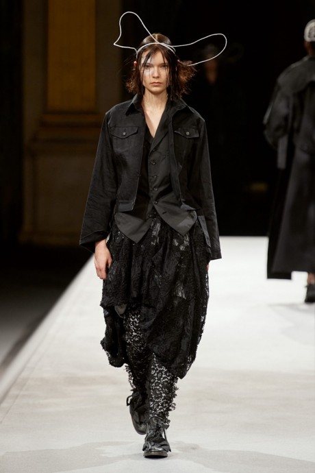 Коллекция Yohji Yamamoto Ready-To-Wear Осень-Зима 2022/2023