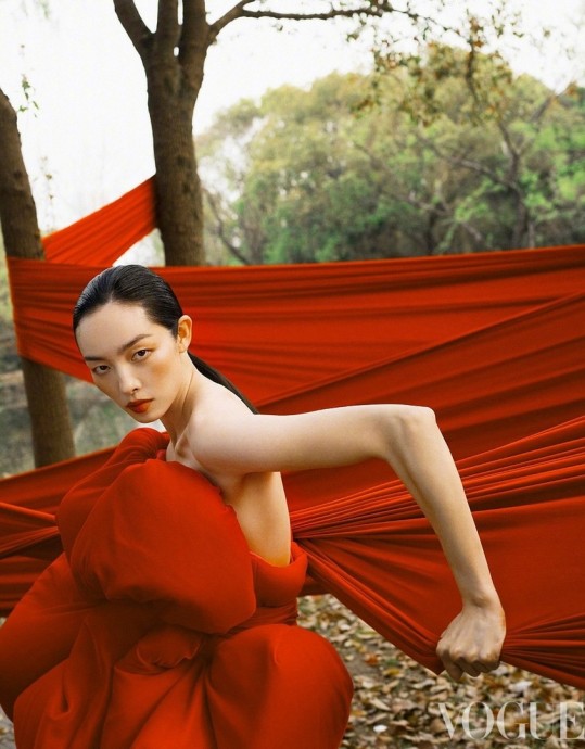 Китайская топ-модель Фэйфэй Сун на обложках Vogue China за май 2025