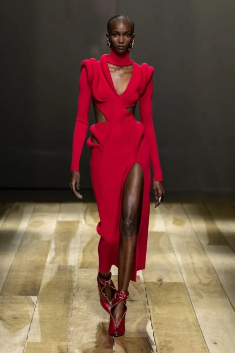 Коллекция Alexander McQueen Ready-To-Wear Осень-Зима 2023-2024 Коллекция Alexander McQueen Ready-To-Wear Осень-Зима 2023-2024