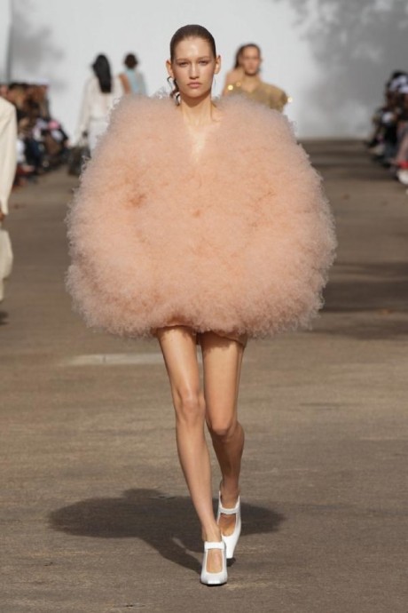 Коллекция Stella McCartney Ready-To-Wear Весна-Лето 2025 Коллекция Stella McCartney Ready-To-Wear Весна-Лето 2025