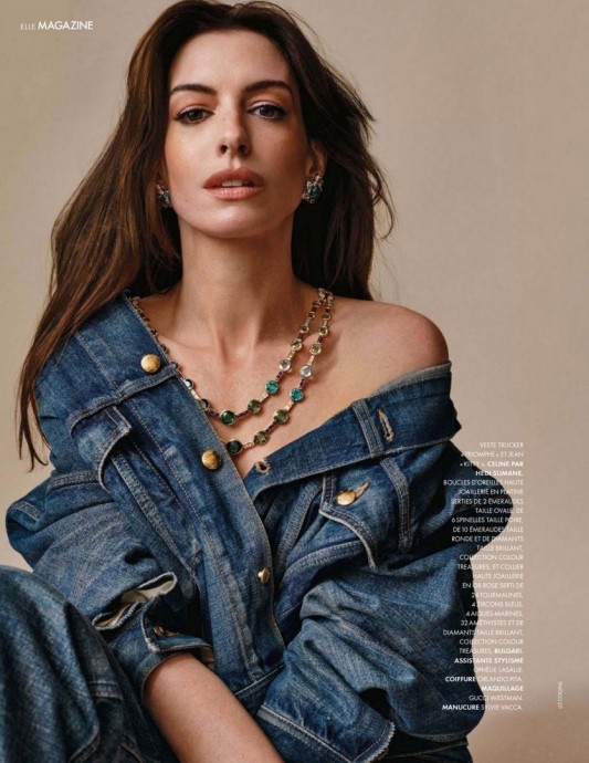 Энн Хэтэуэй (Anne Hathaway) в фотосессии для журнала ELLE France (2022)