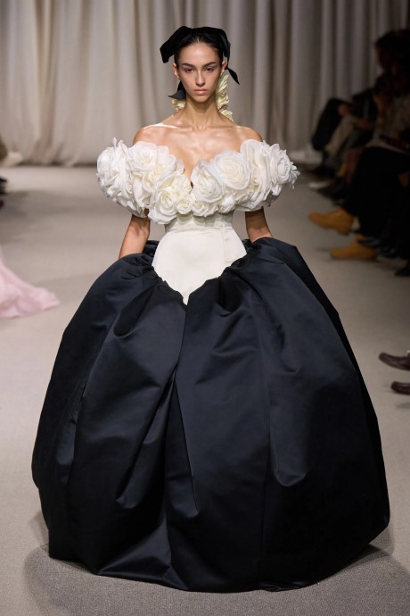 Коллекция Giambattista Valli Spring 2024 Couture
