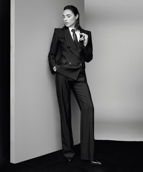 Галь Гадот (Gal Gadot) в фотосессии для журнала El País S Moda (2023) Галь Гадот (Gal Gadot) в фотосессии для журнала El País S Moda (2023)
