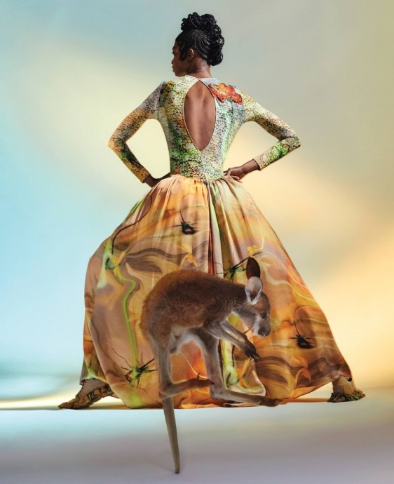 Модель Дебра Шоу (Debra Shaw) появилась в фотосессии для августовского выпуска Harper's Bazaar US