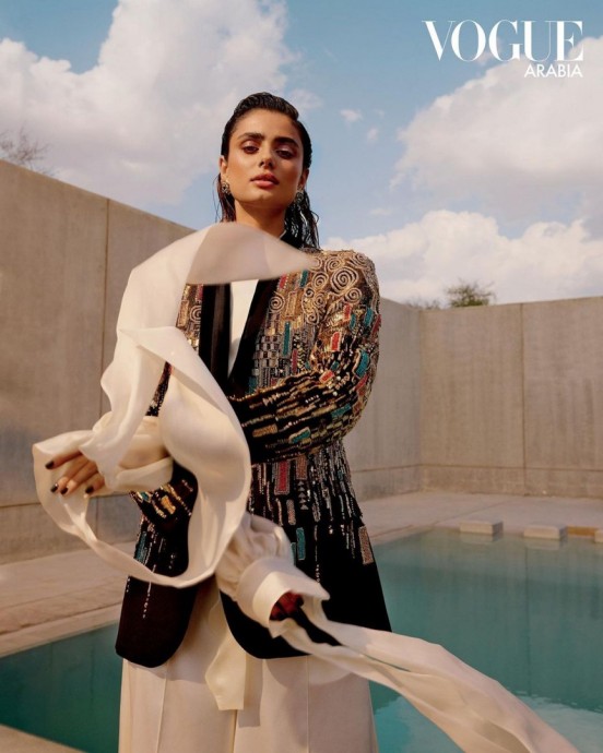 Тейлор Хилл (Taylor Hill) в фотосессии для журнала Vogue Arabia