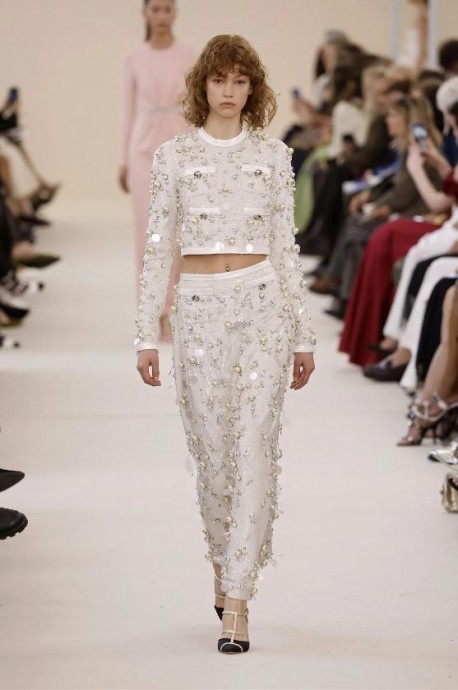 Коллекция Giambattista Valli Ready-To-Wear Fall/Winter 2024 Paris