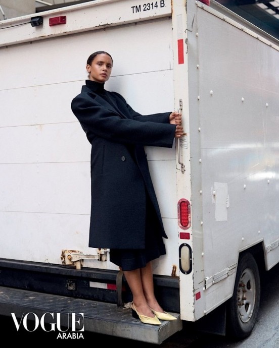 Malaika Holmen в съёмке 'Modern Lady' от David Roemer для Vogue Arabia за сентябрь 2024 Malaika Holmen в съёмке 'Modern Lady' от David Roemer для Vogue Arabia за сентябрь 2024