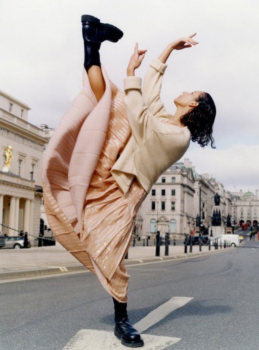 Модель Francesca Hayward украсила летний Harper's Bazaar UK Модель Francesca Hayward украсила летний Harper's Bazaar UK