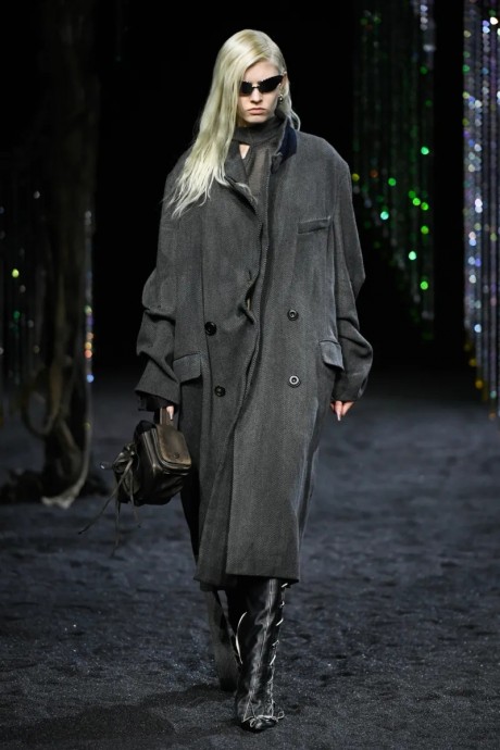 Коллекция Acne Studios Ready-To-Wear Осень-Зима 2023-2024 Коллекция Acne Studios Ready-To-Wear Осень-Зима 2023-2024